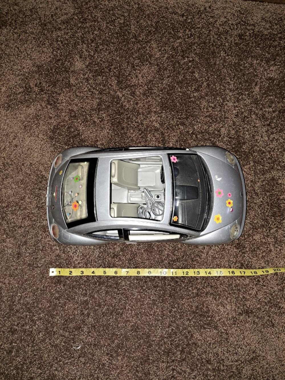 Vintage 2000 Mattel Barbie Silver Volkswagen Beetle toy car with flower decals - Picture 13 of 14